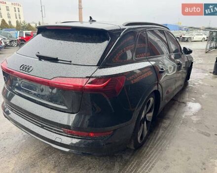 Чорний Ауді E-Tron, об'ємом двигуна 0 л та пробігом 81 тис. км за 25900 $, фото 5 на Automoto.ua