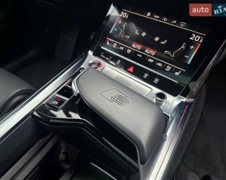 Чорний Ауді E-Tron, об'ємом двигуна 0 л та пробігом 61 тис. км за 47777 $, фото 97 на Automoto.ua