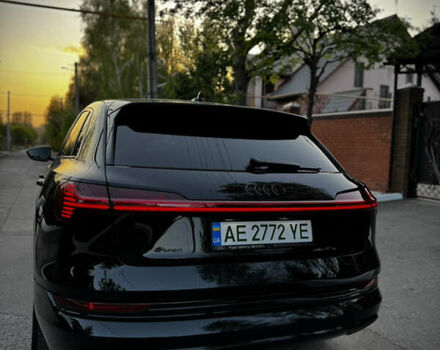 Чорний Ауді E-Tron, об'ємом двигуна 0 л та пробігом 28 тис. км за 39000 $, фото 7 на Automoto.ua