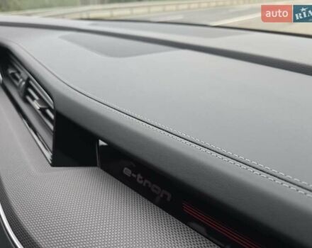 Чорний Ауді E-Tron, об'ємом двигуна 0 л та пробігом 61 тис. км за 47777 $, фото 94 на Automoto.ua