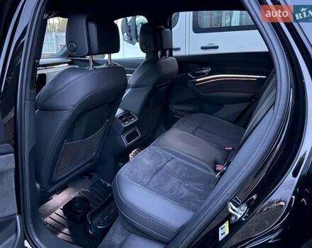 Чорний Ауді E-Tron, об'ємом двигуна 0 л та пробігом 103 тис. км за 36600 $, фото 32 на Automoto.ua