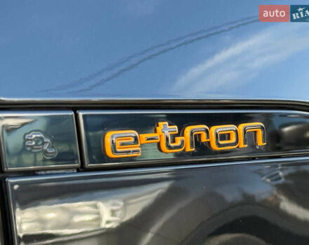 Черный Ауди E-Tron, объемом двигателя 0 л и пробегом 80 тыс. км за 34500 $, фото 40 на Automoto.ua