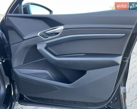 Черный Ауди E-Tron, объемом двигателя 0 л и пробегом 22 тыс. км за 29900 $, фото 23 на Automoto.ua