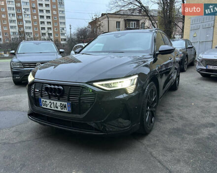 Чорний Ауді E-Tron, об'ємом двигуна 0 л та пробігом 42 тис. км за 54700 $, фото 2 на Automoto.ua