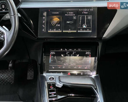 Чорний Ауді E-Tron, об'ємом двигуна 0 л та пробігом 112 тис. км за 33900 $, фото 13 на Automoto.ua