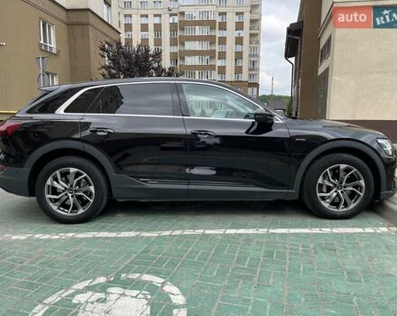Чорний Ауді E-Tron, об'ємом двигуна 0 л та пробігом 60 тис. км за 33500 $, фото 8 на Automoto.ua