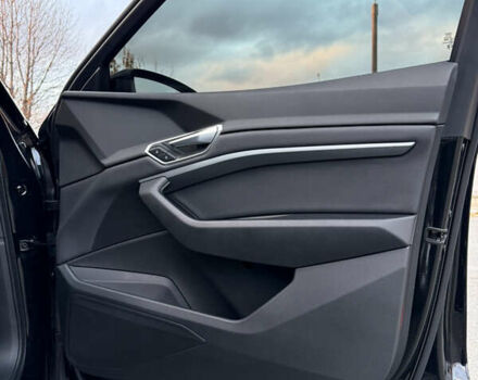 Черный Ауди E-Tron, объемом двигателя 0 л и пробегом 62 тыс. км за 36200 $, фото 31 на Automoto.ua