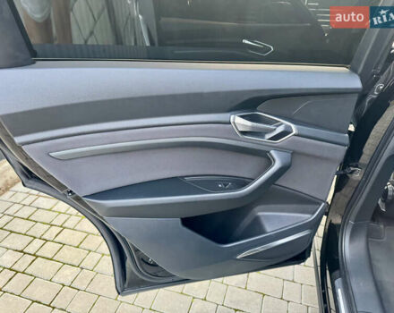 Черный Ауди E-Tron, объемом двигателя 0 л и пробегом 97 тыс. км за 30900 $, фото 43 на Automoto.ua