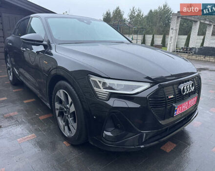 Чорний Ауді E-Tron, об'ємом двигуна 0 л та пробігом 142 тис. км за 29950 $, фото 5 на Automoto.ua