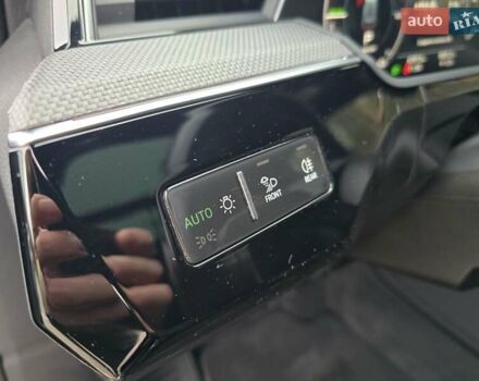 Чорний Ауді E-Tron, об'ємом двигуна 0 л та пробігом 61 тис. км за 47777 $, фото 62 на Automoto.ua
