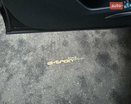 Чорний Ауді E-Tron, об'ємом двигуна 0 л та пробігом 42 тис. км за 54700 $, фото 10 на Automoto.ua