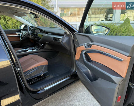 Чорний Ауді E-Tron, об'ємом двигуна 0 л та пробігом 79 тис. км за 29999 $, фото 30 на Automoto.ua