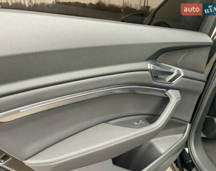 Черный Ауди E-Tron, объемом двигателя 0 л и пробегом 39 тыс. км за 39950 $, фото 44 на Automoto.ua