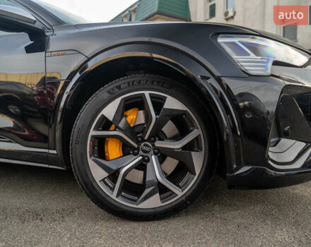 Чорний Ауді E-Tron, об'ємом двигуна 0 л та пробігом 54 тис. км за 45900 $, фото 4 на Automoto.ua