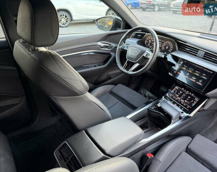 Черный Ауди E-Tron, объемом двигателя 0 л и пробегом 45 тыс. км за 30900 $, фото 40 на Automoto.ua
