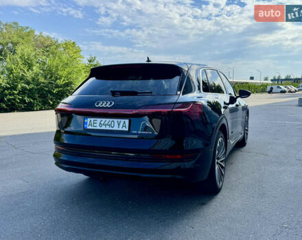 Чорний Ауді E-Tron, об'ємом двигуна 0 л та пробігом 55 тис. км за 41000 $, фото 7 на Automoto.ua