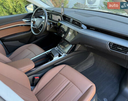 Чорний Ауді E-Tron, об'ємом двигуна 0 л та пробігом 79 тис. км за 29999 $, фото 37 на Automoto.ua