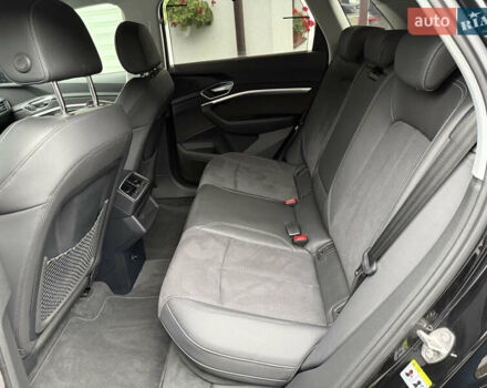 Черный Ауди E-Tron, объемом двигателя 0 л и пробегом 64 тыс. км за 31700 $, фото 29 на Automoto.ua