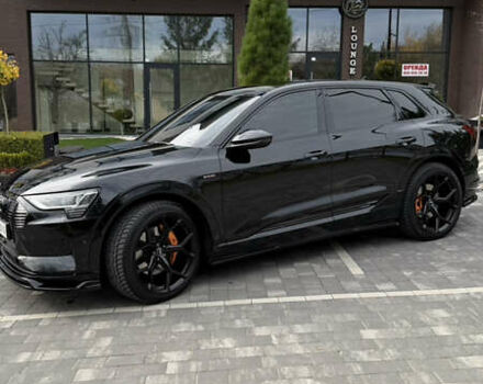 Черный Ауди E-Tron, объемом двигателя 0 л и пробегом 20 тыс. км за 45000 $, фото 1 на Automoto.ua