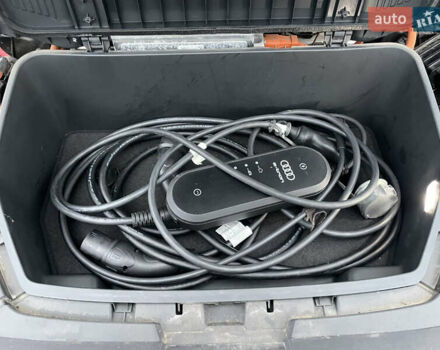 Черный Ауди E-Tron, объемом двигателя 0 л и пробегом 89 тыс. км за 39900 $, фото 66 на Automoto.ua