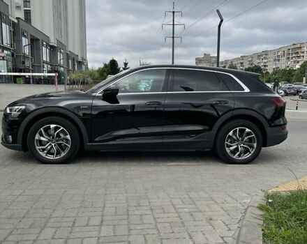 Чорний Ауді E-Tron, об'ємом двигуна 0 л та пробігом 60 тис. км за 33500 $, фото 5 на Automoto.ua