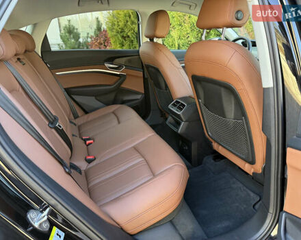 Чорний Ауді E-Tron, об'ємом двигуна 0 л та пробігом 79 тис. км за 29999 $, фото 62 на Automoto.ua