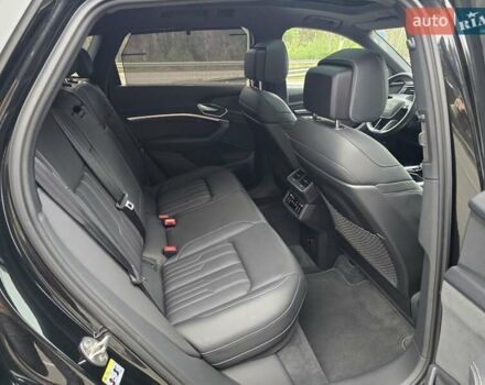 Чорний Ауді E-Tron, об'ємом двигуна 0 л та пробігом 61 тис. км за 47777 $, фото 78 на Automoto.ua