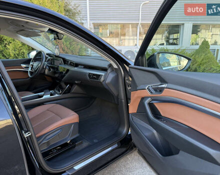 Чорний Ауді E-Tron, об'ємом двигуна 0 л та пробігом 79 тис. км за 29999 $, фото 45 на Automoto.ua