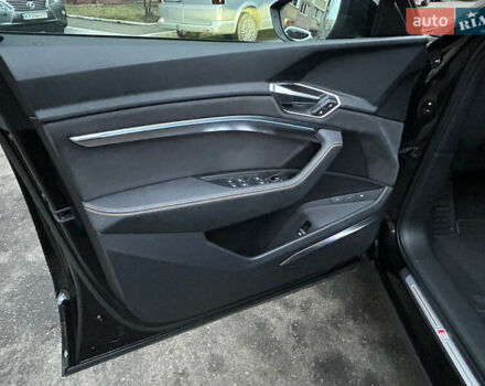 Чорний Ауді E-Tron, об'ємом двигуна 0 л та пробігом 42 тис. км за 54700 $, фото 9 на Automoto.ua