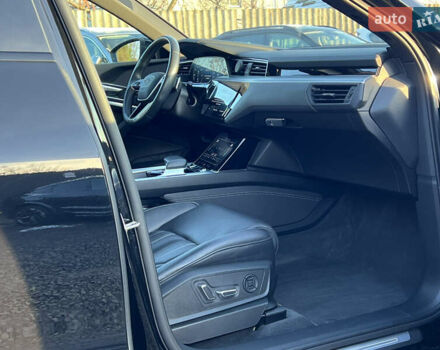 Черный Ауди E-Tron, объемом двигателя 0 л и пробегом 32 тыс. км за 47561 $, фото 40 на Automoto.ua