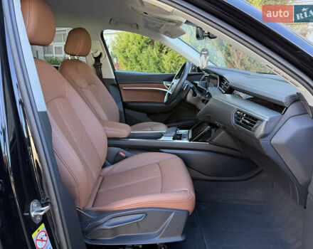 Чорний Ауді E-Tron, об'ємом двигуна 0 л та пробігом 79 тис. км за 29999 $, фото 42 на Automoto.ua