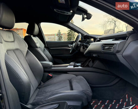 Черный Ауди E-Tron, объемом двигателя 0 л и пробегом 45 тыс. км за 30900 $, фото 43 на Automoto.ua