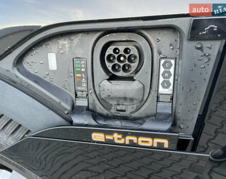 Черный Ауди E-Tron, объемом двигателя 0 л и пробегом 22 тыс. км за 29900 $, фото 28 на Automoto.ua