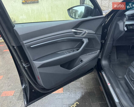 Чорний Ауді E-Tron, об'ємом двигуна 0 л та пробігом 142 тис. км за 29950 $, фото 10 на Automoto.ua