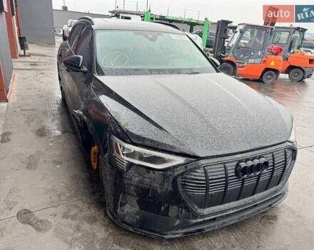 Чорний Ауді E-Tron, об'ємом двигуна 0 л та пробігом 81 тис. км за 25900 $, фото 6 на Automoto.ua