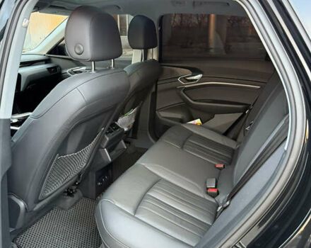 Черный Ауди E-Tron, объемом двигателя 0 л и пробегом 62 тыс. км за 36200 $, фото 27 на Automoto.ua