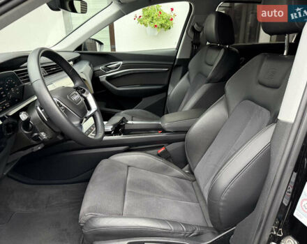 Черный Ауди E-Tron, объемом двигателя 0 л и пробегом 64 тыс. км за 31700 $, фото 26 на Automoto.ua