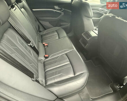 Чорний Ауді E-Tron, об'ємом двигуна 0 л та пробігом 89 тис. км за 35499 $, фото 23 на Automoto.ua