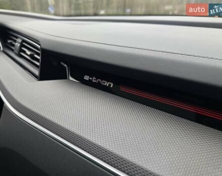 Чорний Ауді E-Tron, об'ємом двигуна 0 л та пробігом 61 тис. км за 47777 $, фото 93 на Automoto.ua