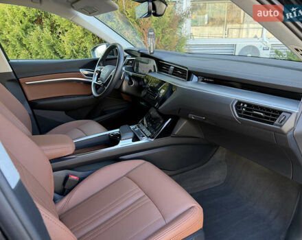 Чорний Ауді E-Tron, об'ємом двигуна 0 л та пробігом 79 тис. км за 29999 $, фото 39 на Automoto.ua