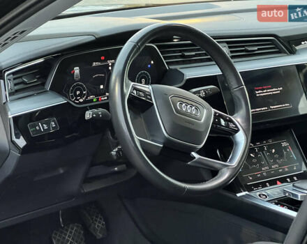 Чорний Ауді E-Tron, об'ємом двигуна 0 л та пробігом 112 тис. км за 33900 $, фото 10 на Automoto.ua