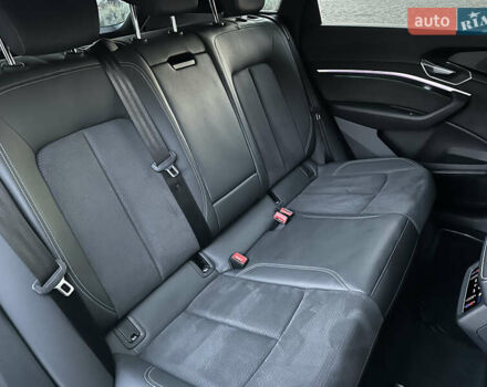 Черный Ауди E-Tron, объемом двигателя 0 л и пробегом 158 тыс. км за 31000 $, фото 56 на Automoto.ua