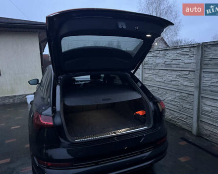 Чорний Ауді E-Tron, об'ємом двигуна 0 л та пробігом 142 тис. км за 29950 $, фото 18 на Automoto.ua