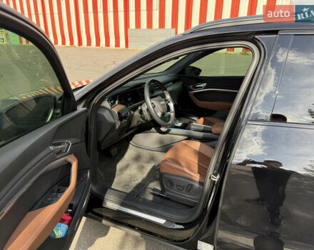 Чорний Ауді E-Tron, об'ємом двигуна 0 л та пробігом 59 тис. км за 35499 $, фото 13 на Automoto.ua