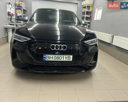 Чорний Ауді E-Tron, об'ємом двигуна 0 л та пробігом 57 тис. км за 41500 $, фото 3 на Automoto.ua