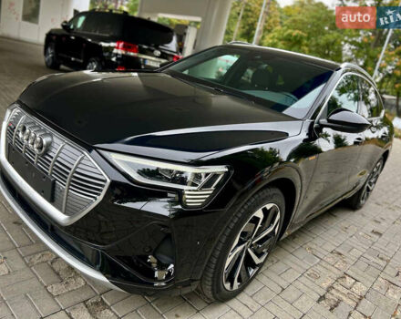 Черный Ауди E-Tron, объемом двигателя 0 л и пробегом 31 тыс. км за 45500 $, фото 2 на Automoto.ua