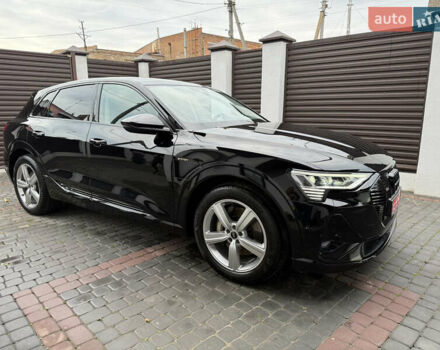 Черный Ауди E-Tron, объемом двигателя 0 л и пробегом 64 тыс. км за 31700 $, фото 2 на Automoto.ua