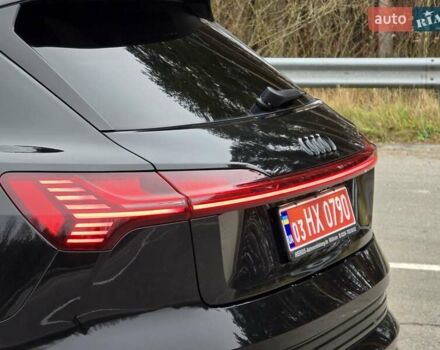 Чорний Ауді E-Tron, об'ємом двигуна 0 л та пробігом 61 тис. км за 47777 $, фото 39 на Automoto.ua
