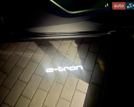 Черный Ауди E-Tron, объемом двигателя 0 л и пробегом 39 тыс. км за 39950 $, фото 33 на Automoto.ua
