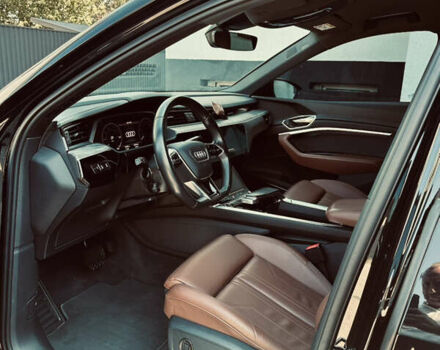 Чорний Ауді E-Tron, об'ємом двигуна 0 л та пробігом 78 тис. км за 42000 $, фото 23 на Automoto.ua